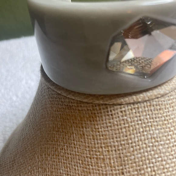 NWOT Neiman Marcus CUSP Gray Cuff Bracelet With Large Rhinestone - Picture 6 of 8